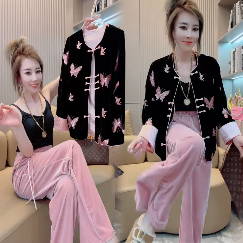 新中式2024冬季中国风加棉外套女盘扣洋气刺绣蝴蝶高级感棉服上衣