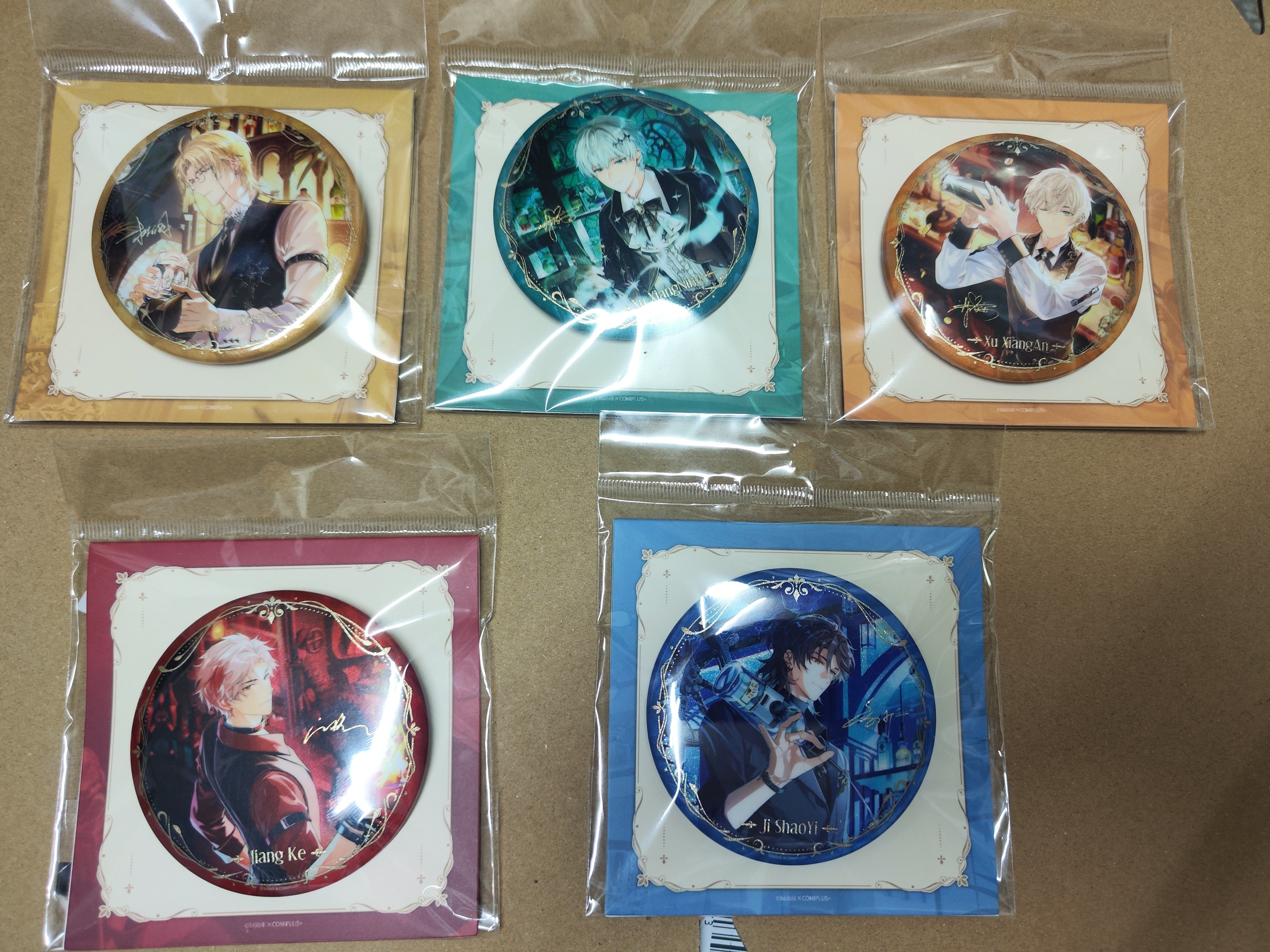 MANTA_Official×COMIPLUS微醺絮语主题cafe周边徽章小卡挂件纸袋