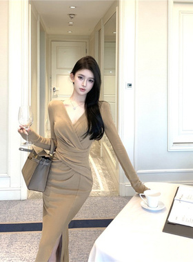 气质交叉v领长袖连衣裙女装秋冬季修身紧身长裙开叉收腰包臀裙子