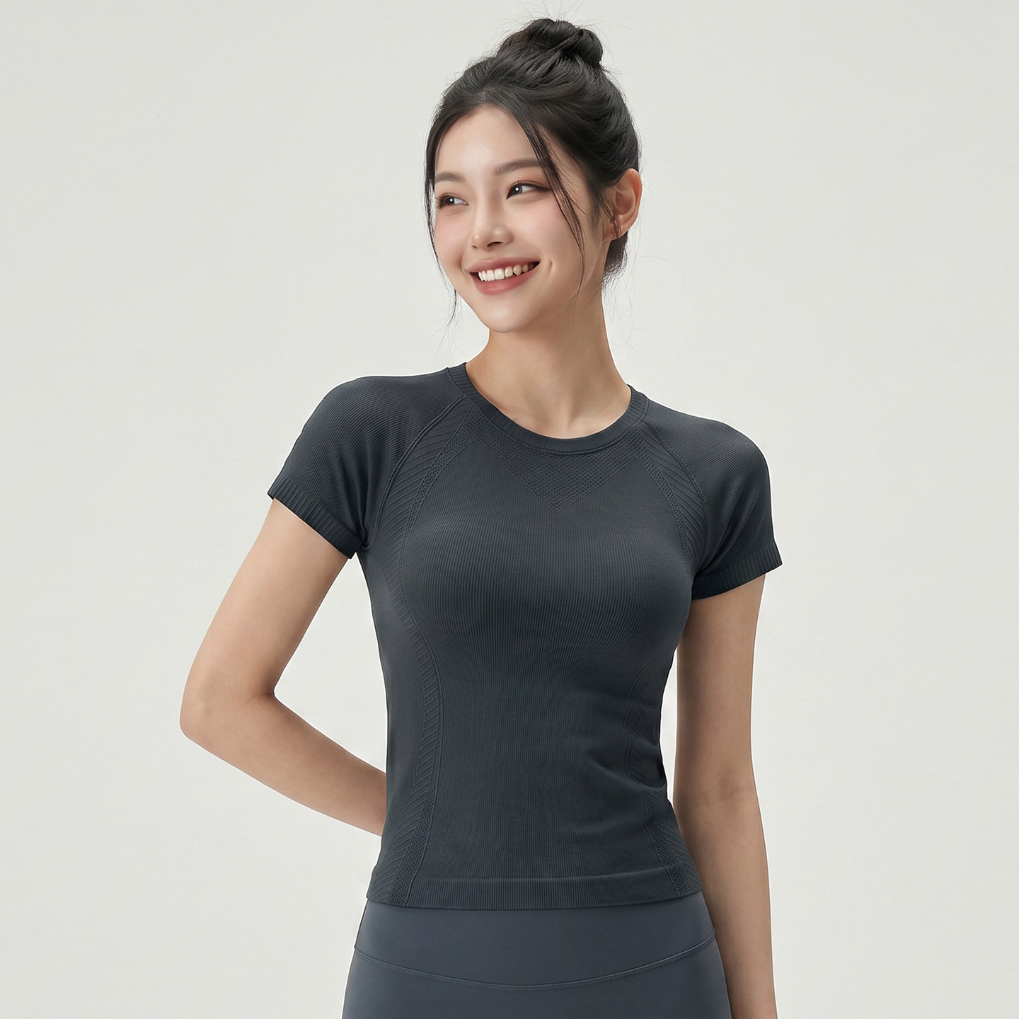 修身显瘦圆领短袖女训练运动T恤图片