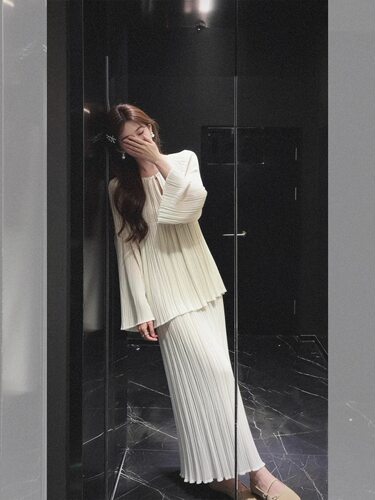 白色法式慵懒气质女秋季两件套