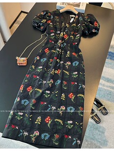 2025新款法式复古V领连衣裙女植物刺绣长裙高级感后开叉礼服裙夏