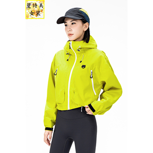 时尚洋气短款高腰冲锋衣女2025新款春秋防风防水减龄休闲连帽外套