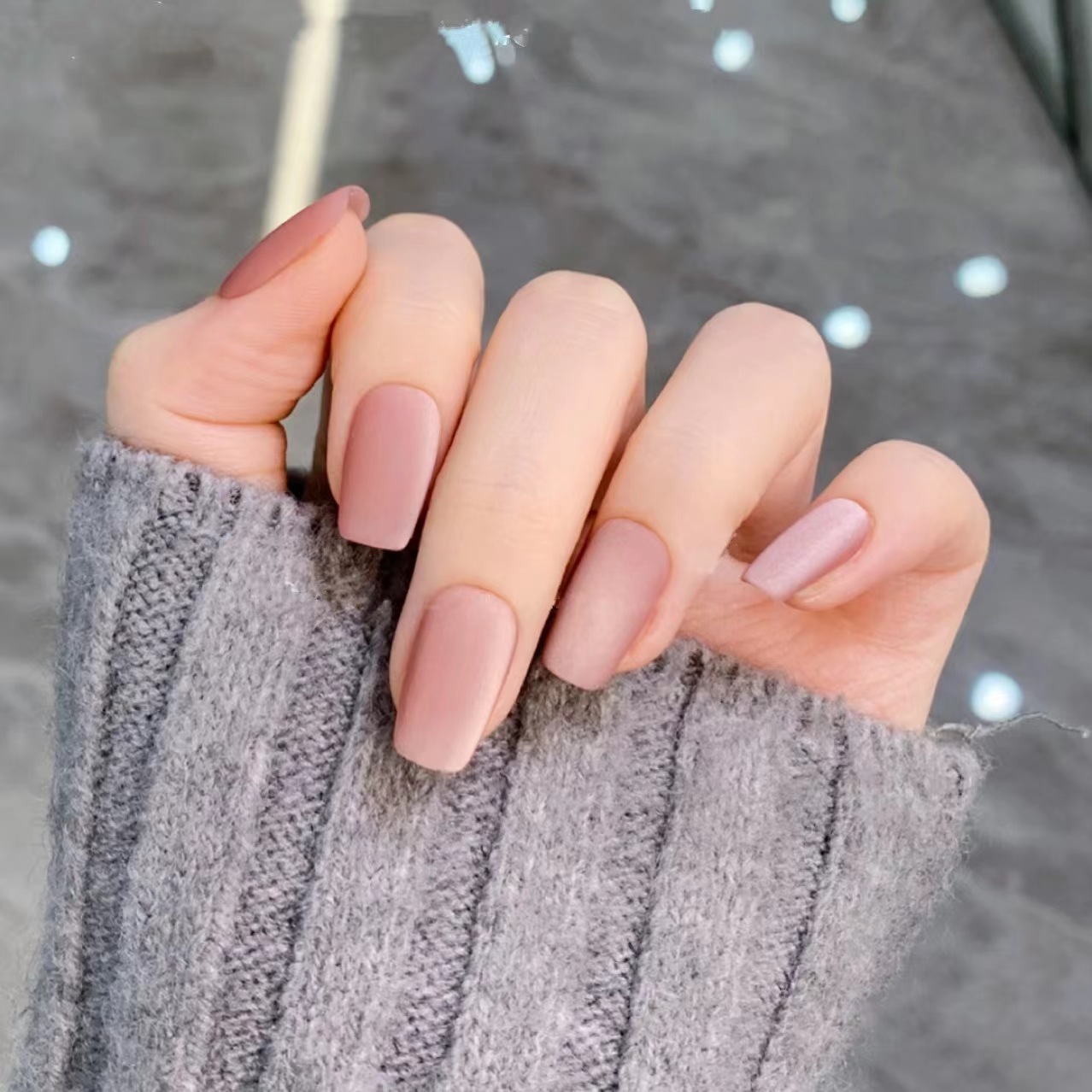 24片丝绒磨砂美甲贴片秋冬新款可拆卸穿戴甲温柔气质送进口果冻胶