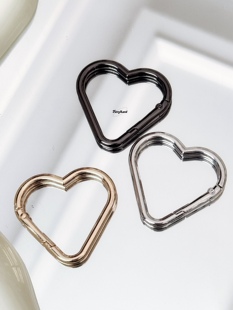 高品质爱心登山扣桃心挂扣包包玩具快挂DIY弹簧扣锌合金钥匙扣ins