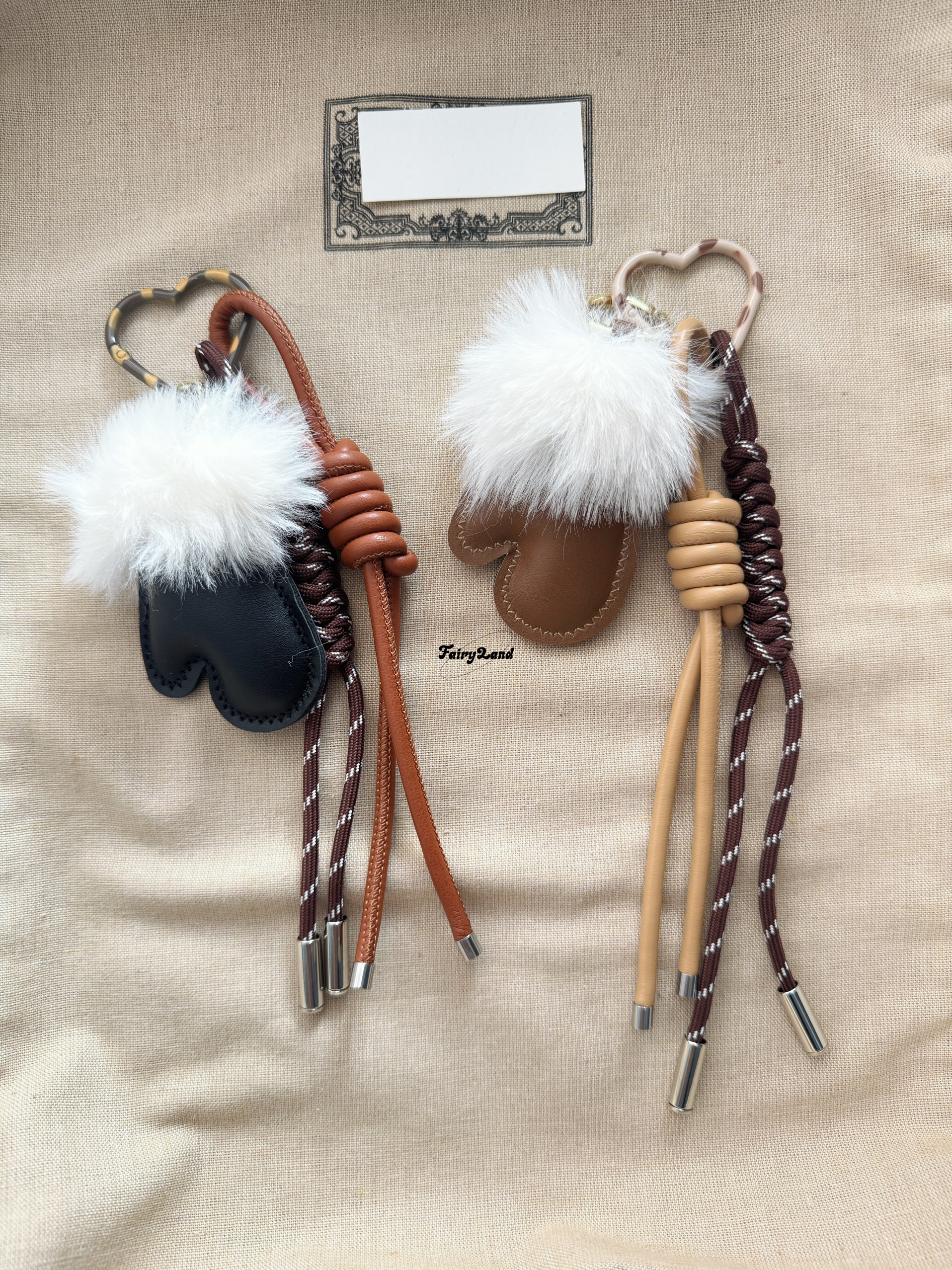 原创毛绒皮质手套可爱挂绳miu系包包挂件ins美拉德棕色钥匙扣挂饰
