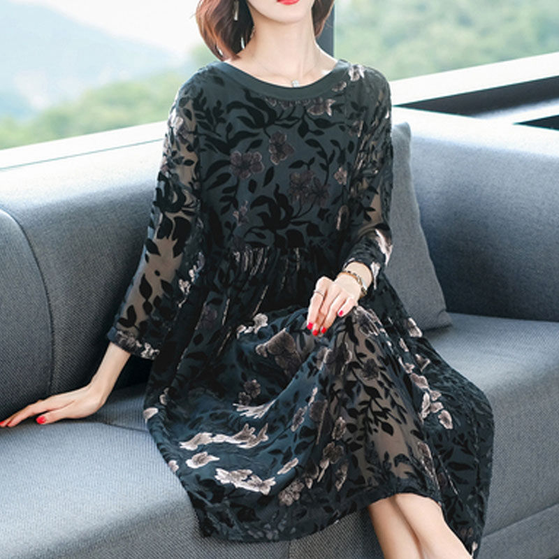 丝绒连衣裙遮肚高端大码镂空女装