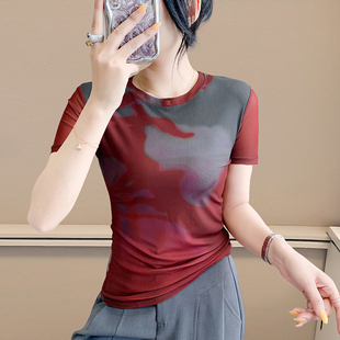 网纱酒红色迷彩圆领短袖T恤女装新款薄纱衣小衫夏季弹力时尚上衣