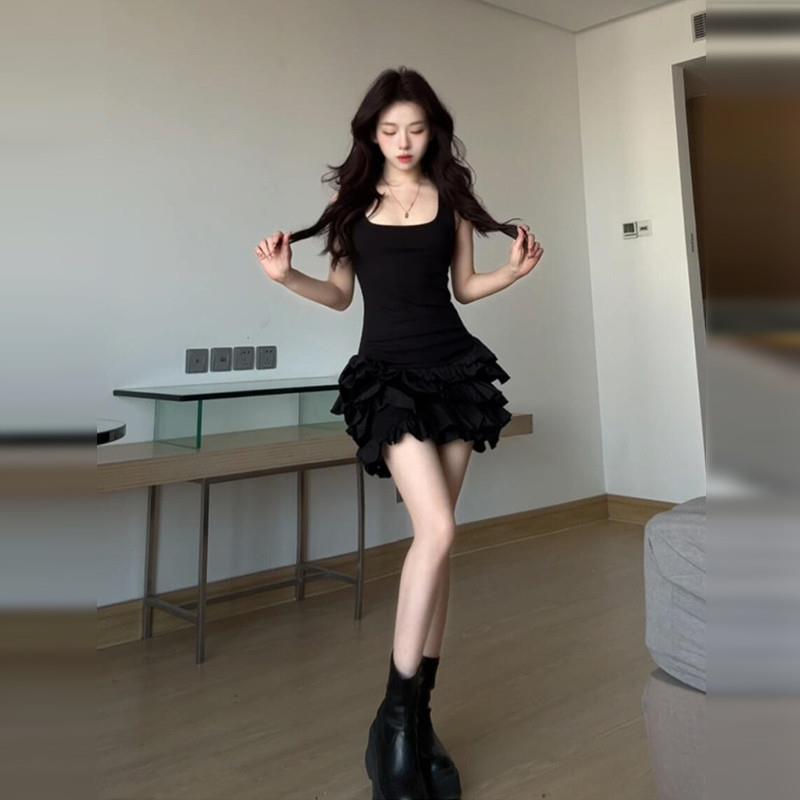 法式气质掐腰黑色方领背心连衣裙子女2025新款初夏穿搭高级感短裙