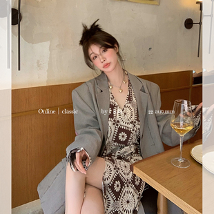 iuiu阿晶 2022秋季 新款 高级感廓形宽松显瘦外套 毛边拼接灰色西装