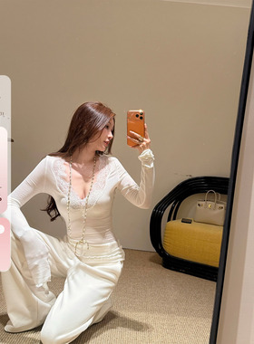 IUIU阿晶家 蕾丝拼接t恤女秋冬内搭修身显瘦v领百搭上衣