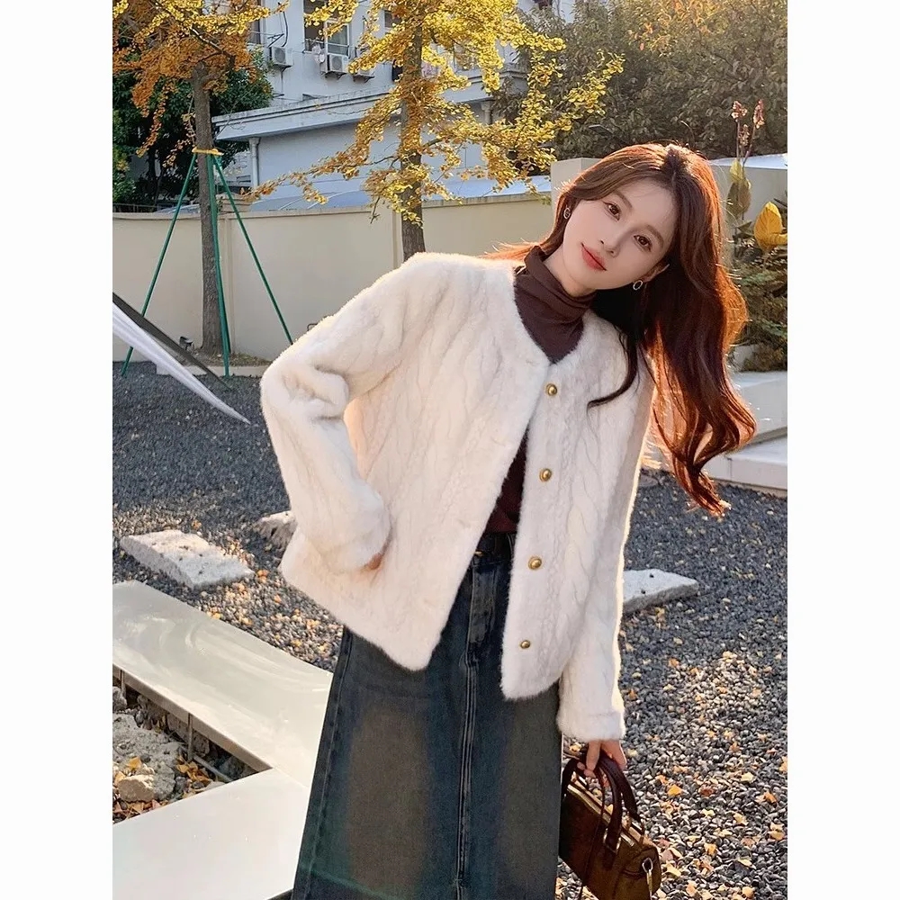 毛毛外套女2025新款爆款小香风独特超好看羊羔绒短款外套女秋冬季