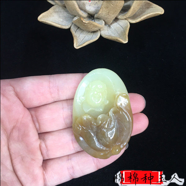岫玉挂件天然玉石吊坠黄白老玉料佛公玉挂件笑口常开玉吊坠毛衣链