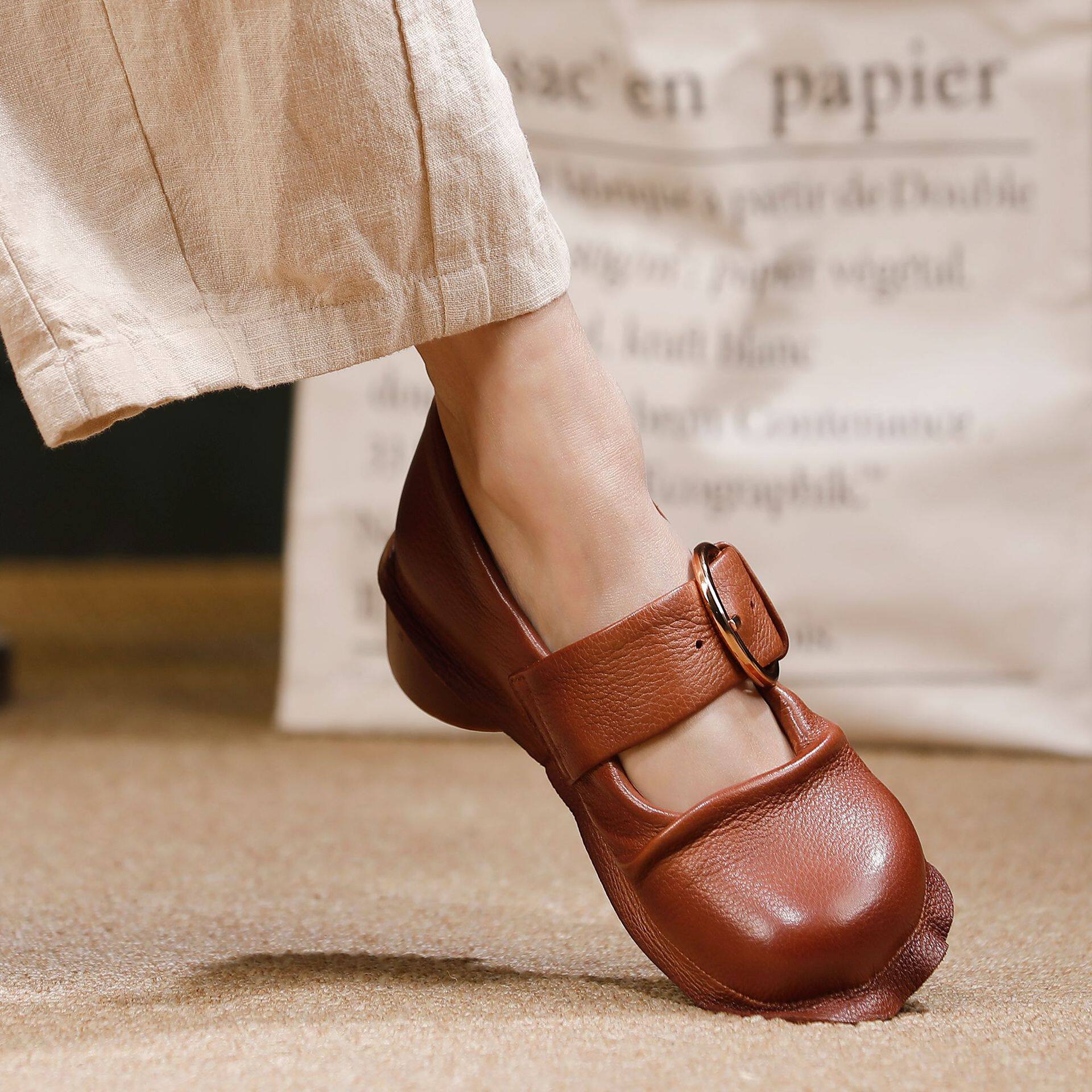 复古花边粗跟软底鞋女2026春夏新款一字带个性四季单鞋子