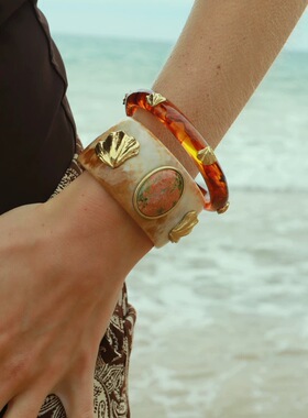 贝壳花绿石奶咖色树脂手镯度假系列贝壳手环手镯高级感春夏26新款