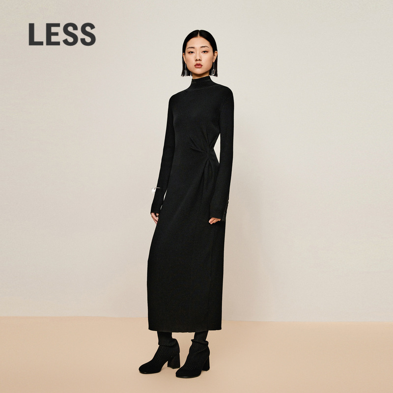 LESS绵羊毛针织连衣裙捏褶设计感长袖高领黑色长裙2O0G11180