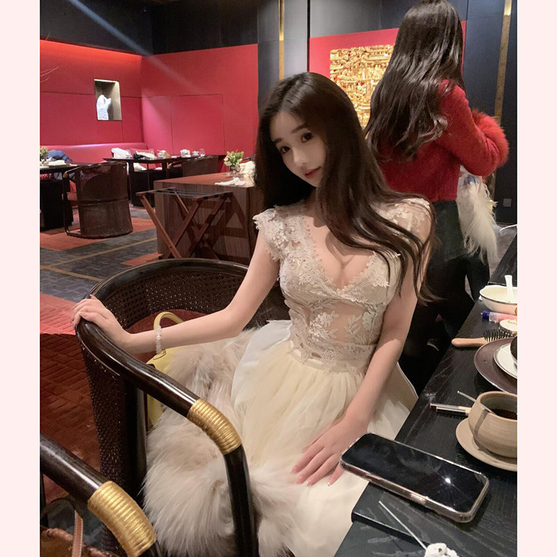 【TiTi美少女】白色蕾丝v领背心纯欲性感无袖内搭修身打底衫上衣,女装/女士精品,大码羽绒服,淘宝优惠券,粉丝福利购,淘宝优惠卷