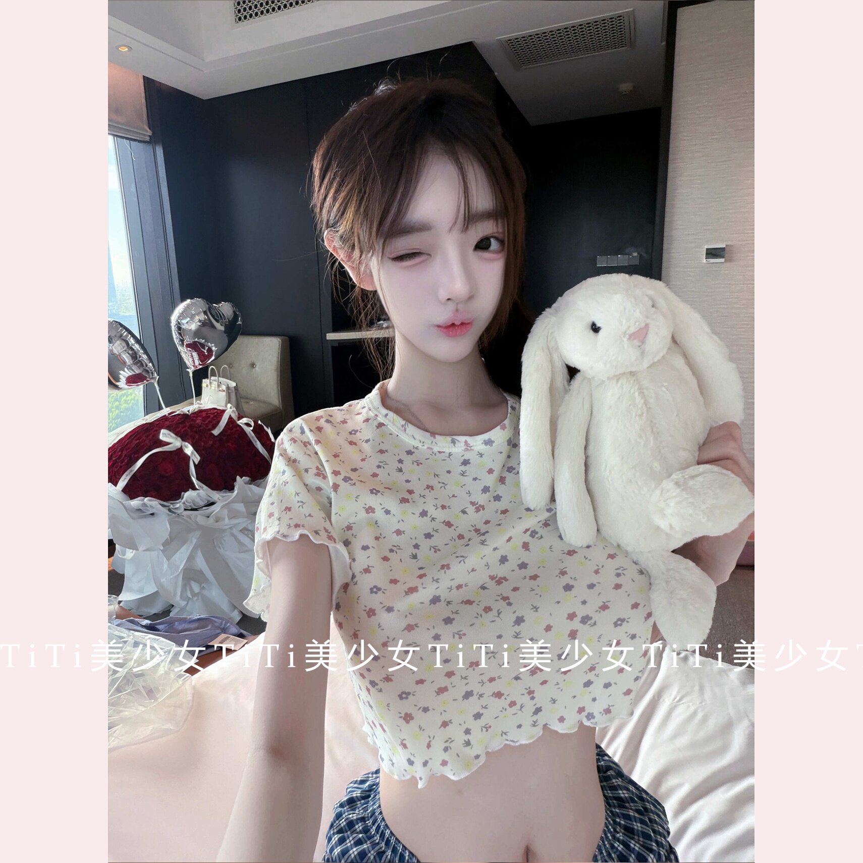 【TiTi美少女】性感辣妹白色碎花短袖t恤女宽版显瘦短款露脐上衣