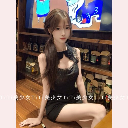 蕾丝拼接镂空翻领背心连衣裙