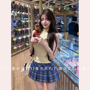 【TiTi美少女】奶黄色露肩半高领针织无袖背心复古格纹百褶半身裙