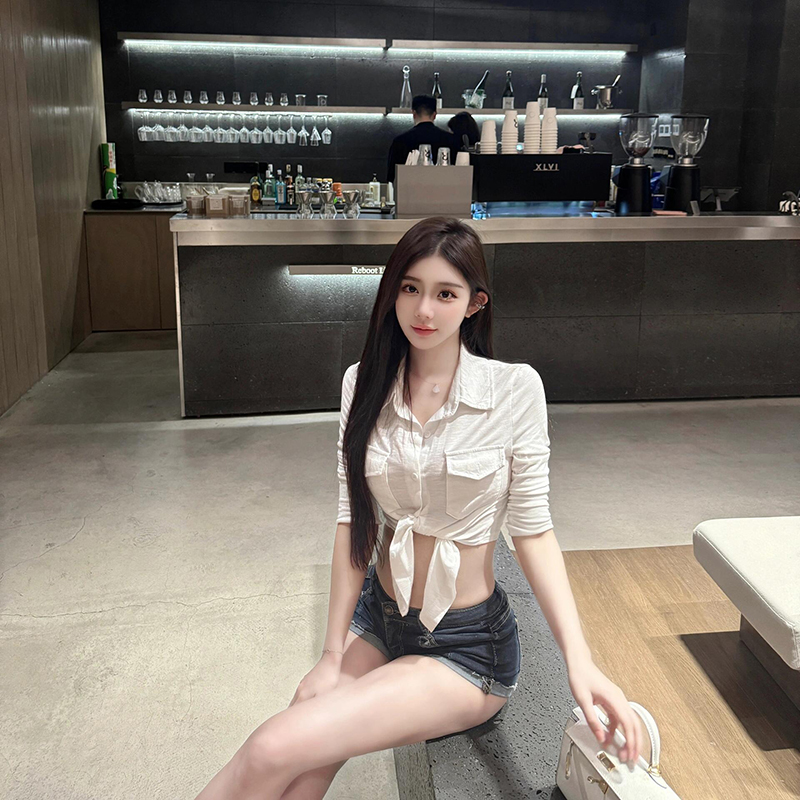 气质纯欲风性感翻领长袖衬衫