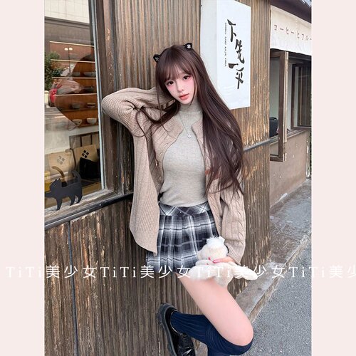 灰色半高领针织背心格子百褶裙女