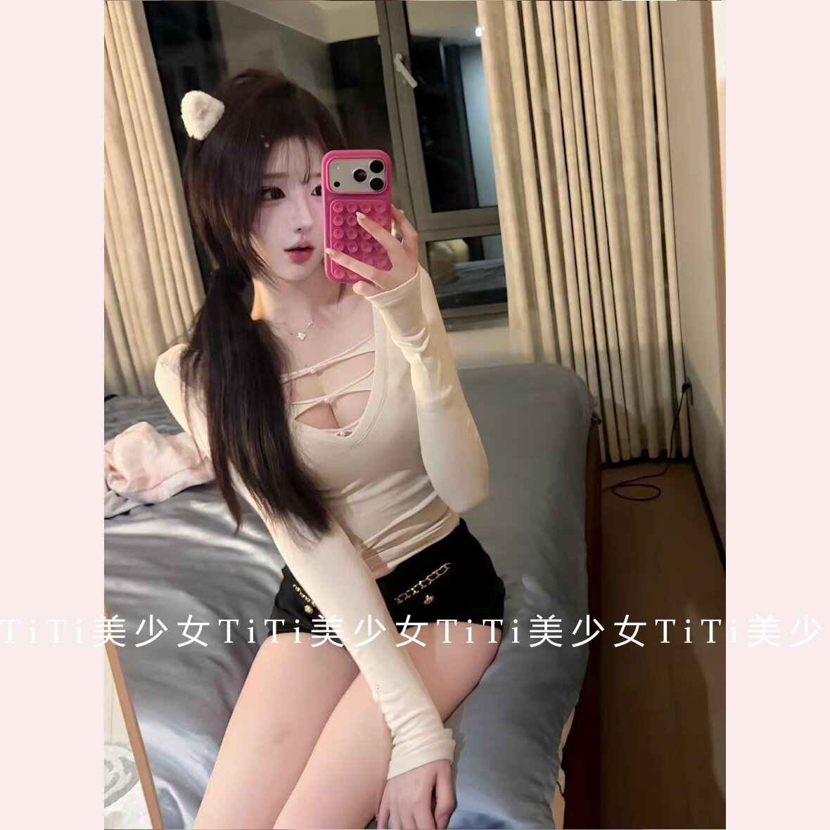 【TiTi美少女】秋冬新款纯欲辣妹设计感V领镂空长袖T恤显瘦打底衫