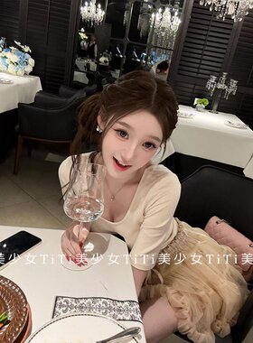 u领上衣/杏色网纱蓬蓬半身裙