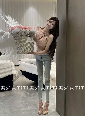 斜肩辣妹紧身包身短款针织上衣