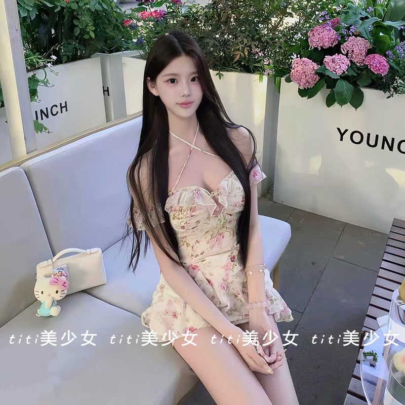 【TiTi美少女】荷叶边碎花挂脖连衣裙纯欲风度假绝美收腰修身短裙