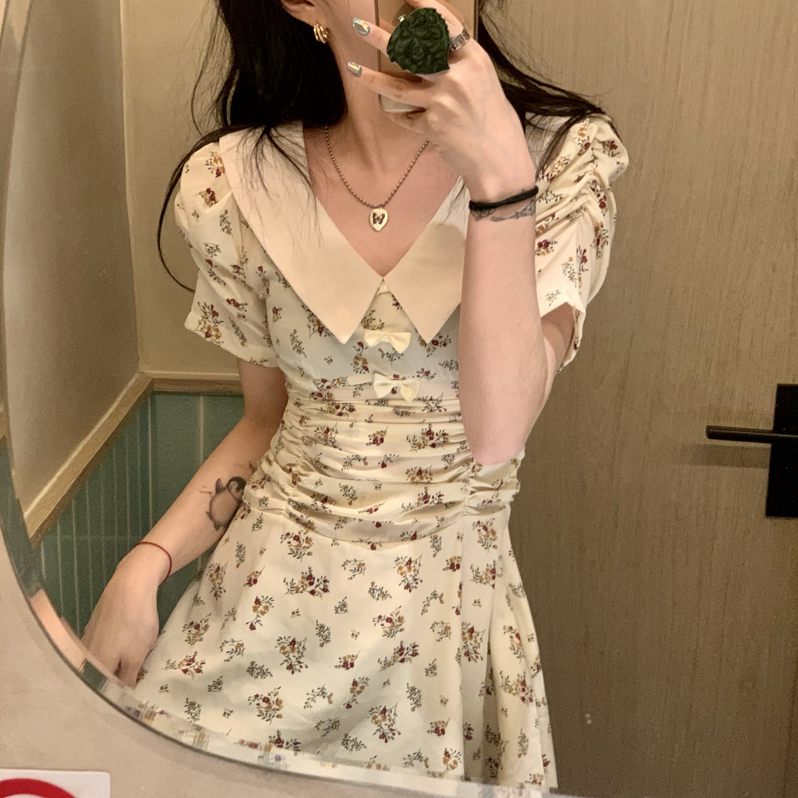 Real price ~ Korean style retro sweet foreign style age reduced V-neck slim waist Flower Butterfly Dress