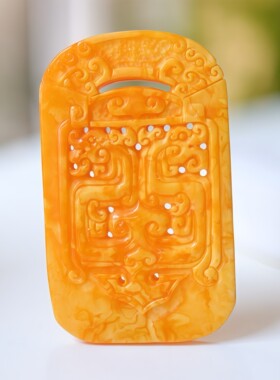 正品天然俄料蜜蜡妖孽花纹满蜡老蜜蜡龙牌吊坠挂件男女款珠宝饰品