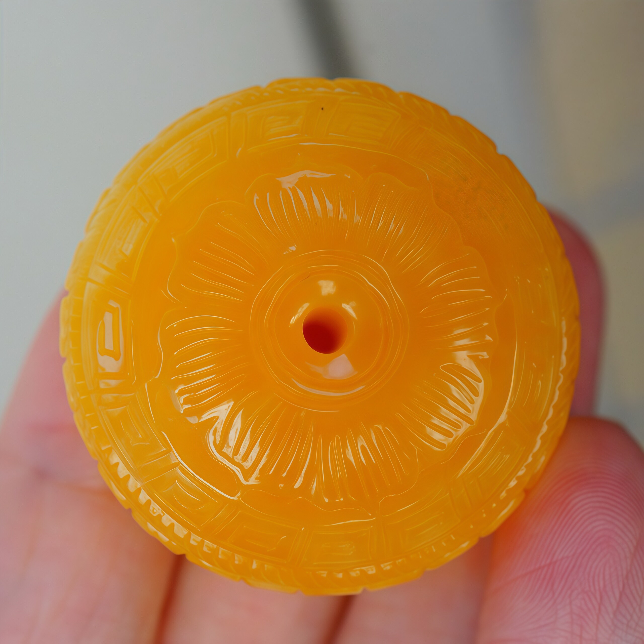 正品天然俄料蜜蜡焦皮料满蜡鸡油黄回纹扣平安扣吊坠挂件珠宝饰品