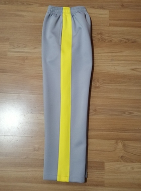 定做校服裤子中小学银灰浅灰色光面春秋季运动裤黄底宽黄边校裤