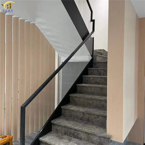 玻璃扶手侧挂钢板安全现代简约