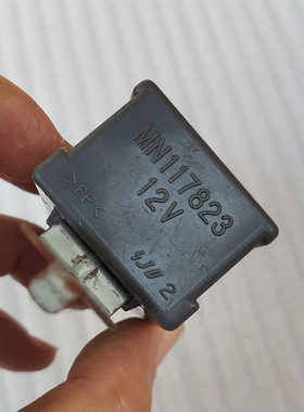 三菱帕杰罗迎宾踏板灯继电器