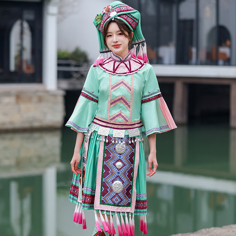 姜华民族服饰新款广西壮族女