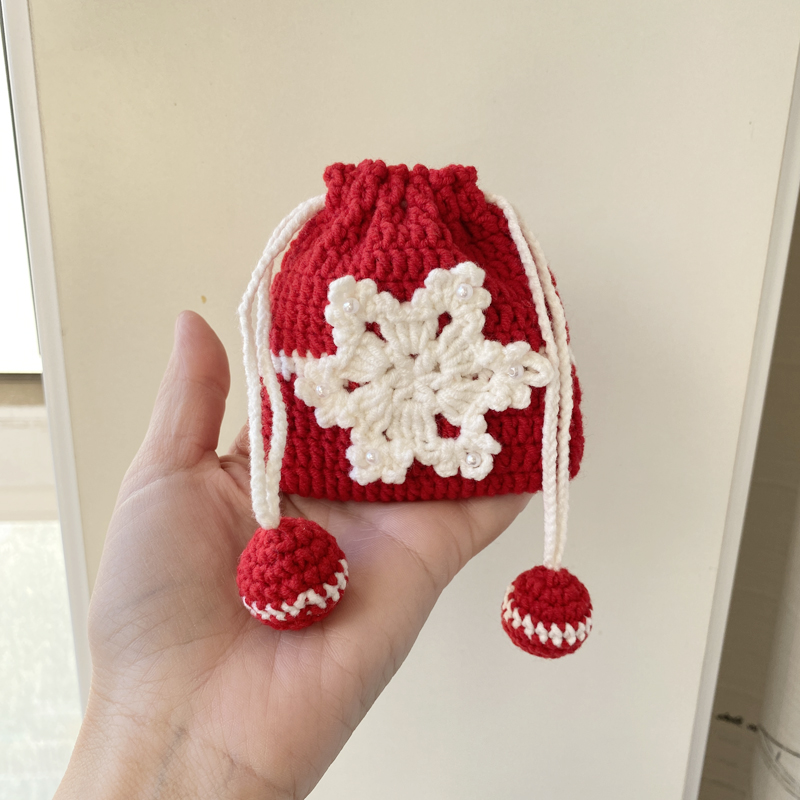 新款圣诞老人耳机包手工钩织创意雪花零钱包麋鹿束口袋卡通包挂礼