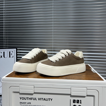 2025秋季新款时尚韩版皮面日常百搭休闲鞋厚底增高系带舒适男板鞋