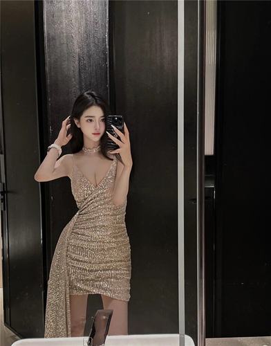 显身材生日高端包臀设计感吊带裙