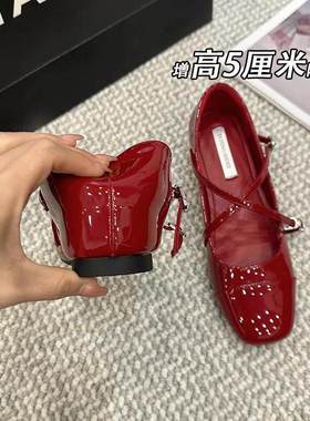 红色交叉带搭扣内增高玛丽珍鞋女2025春秋新款少女配裙子漆皮单鞋