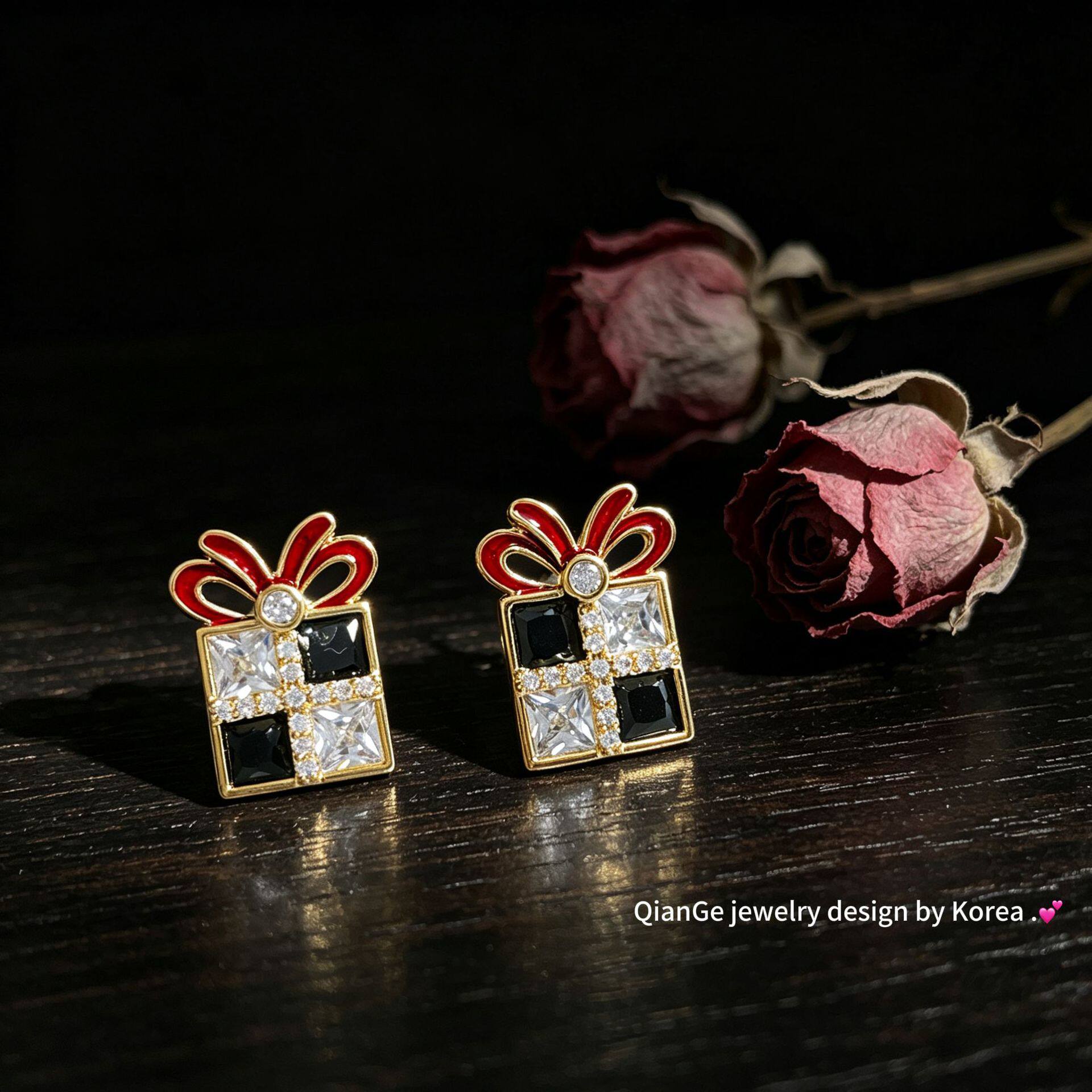 丽绮美 圣诞系列精致锆石方形蝴蝶结耳钉925银针秋冬新品轻奢耳环