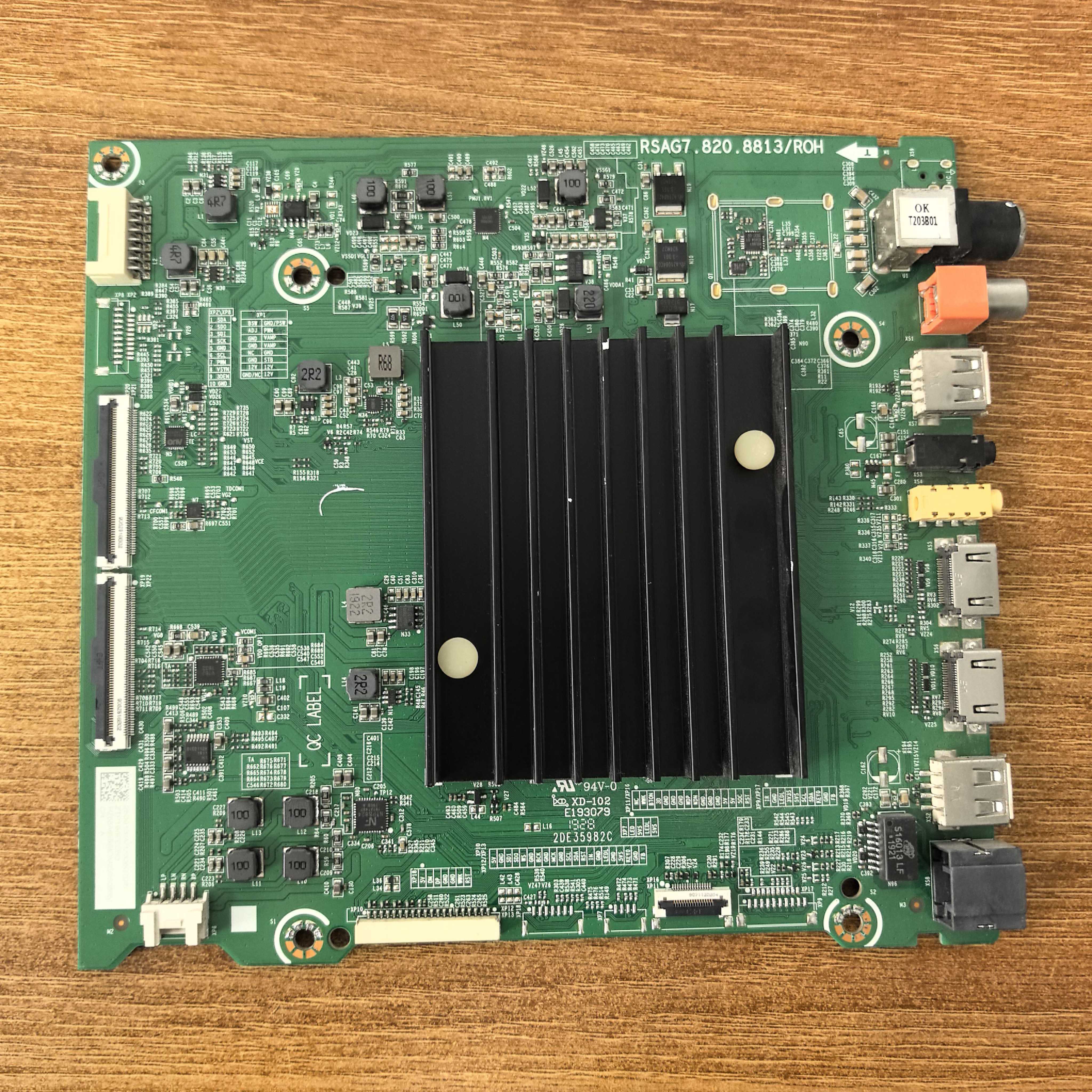 原装海信HZ65A65E液晶电视主板RSAG7.820.8813屏HD650V3U52实拍图