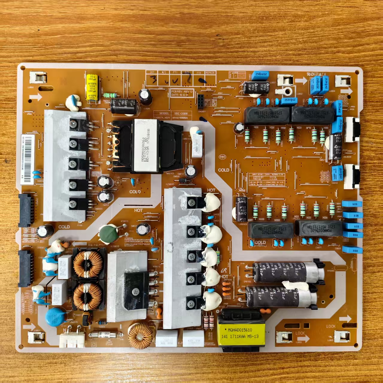 三星QA55Q7FAMJ液晶电视电源板