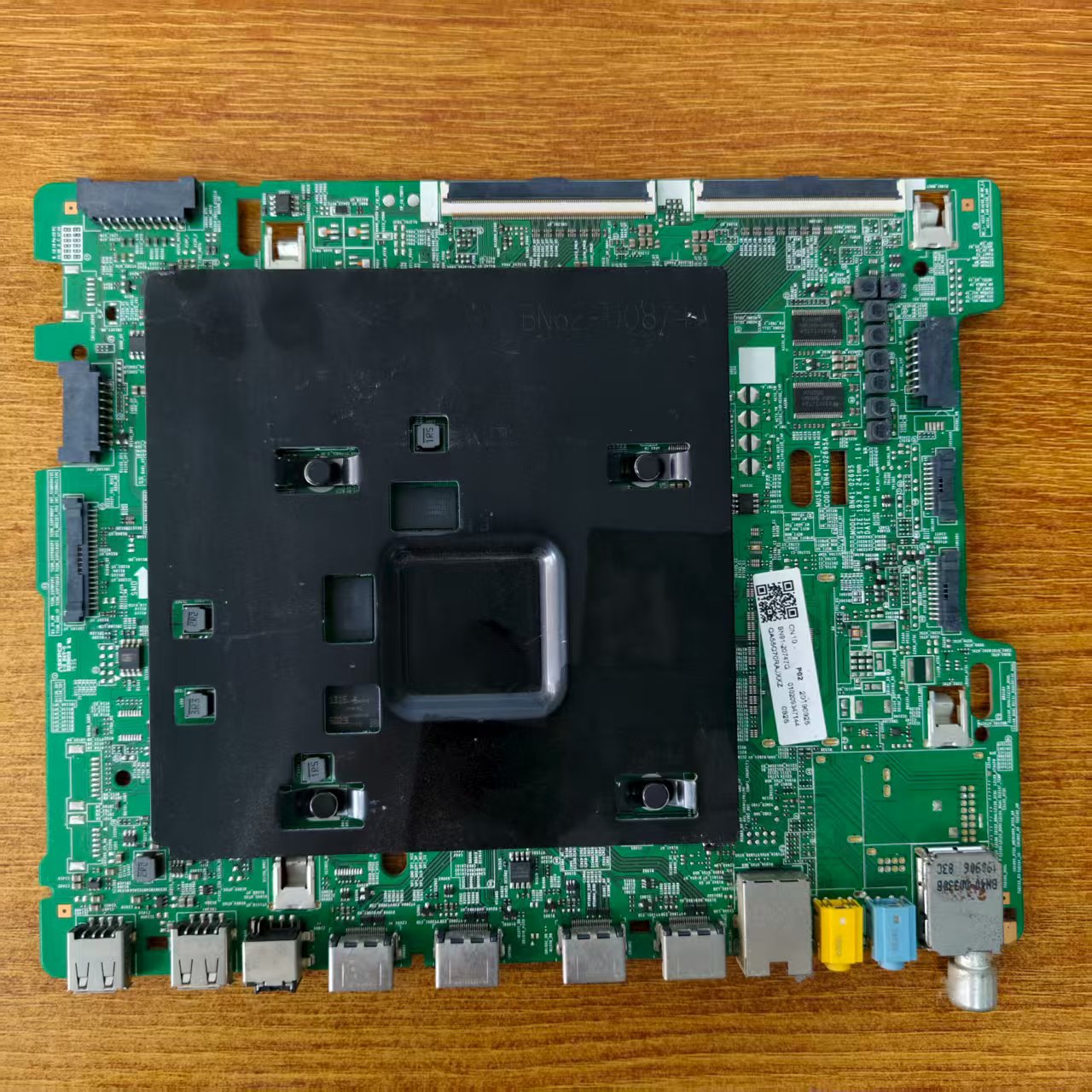 三星QA55Q70RAJXXZ电视主板