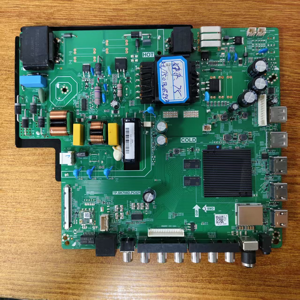 杂牌75寸主板TP.SK708D.PC821 64-66V/750MA/138W/1+8G屏HV750QUB