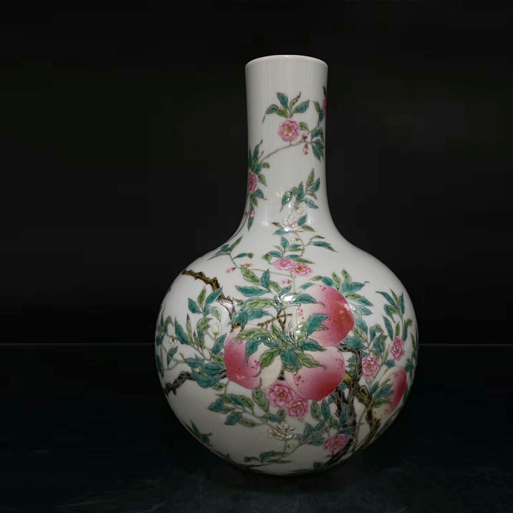 粉彩寿桃天球瓶 清雍正 粉彩八桃天球瓶