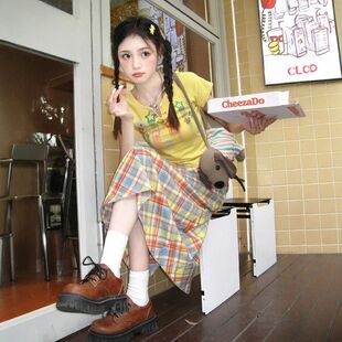 夏日多巴胺穿搭t恤女夏季星星印花正肩短袖设计感小众短款上衣ins