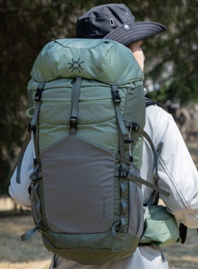 登山户外旅行双肩背包徒步40L大容量多功能越野登山爬山骑行背包