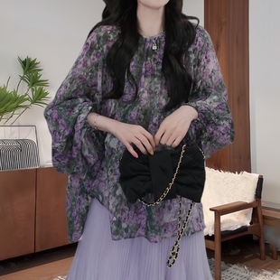 胖mm藏肉显瘦复古风碎花衬衫女式春季洋气时尚后背绑带紫色上衣潮